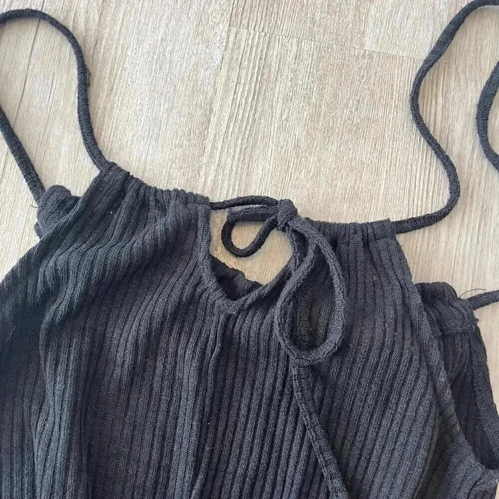 Black Ribbed Spaghetti-Strap Romper - Picture 5 of 6